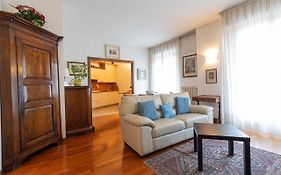 Flower Apartment - Royal Welcome